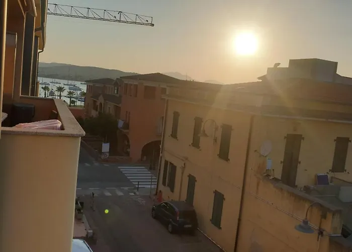 Capo Figari 15, Appartamento Spazioso Nel Centro Di Golfo Aranci Con Terrazza, Wi-Fi, Parcheggio Gratuito